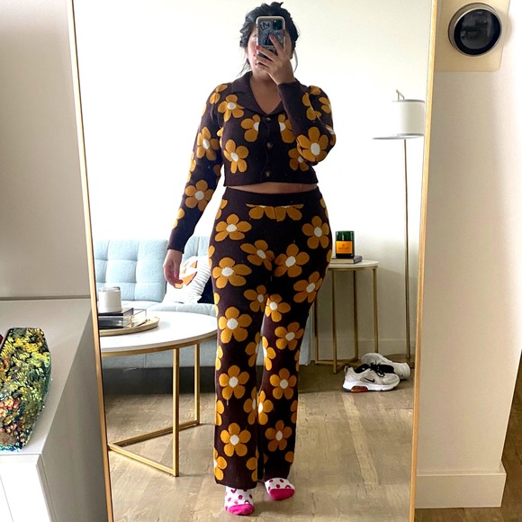 *24 FRIDAY SALE* Living The Life Brown Daisy Print Knit Crop Set - Picture 7 of 9